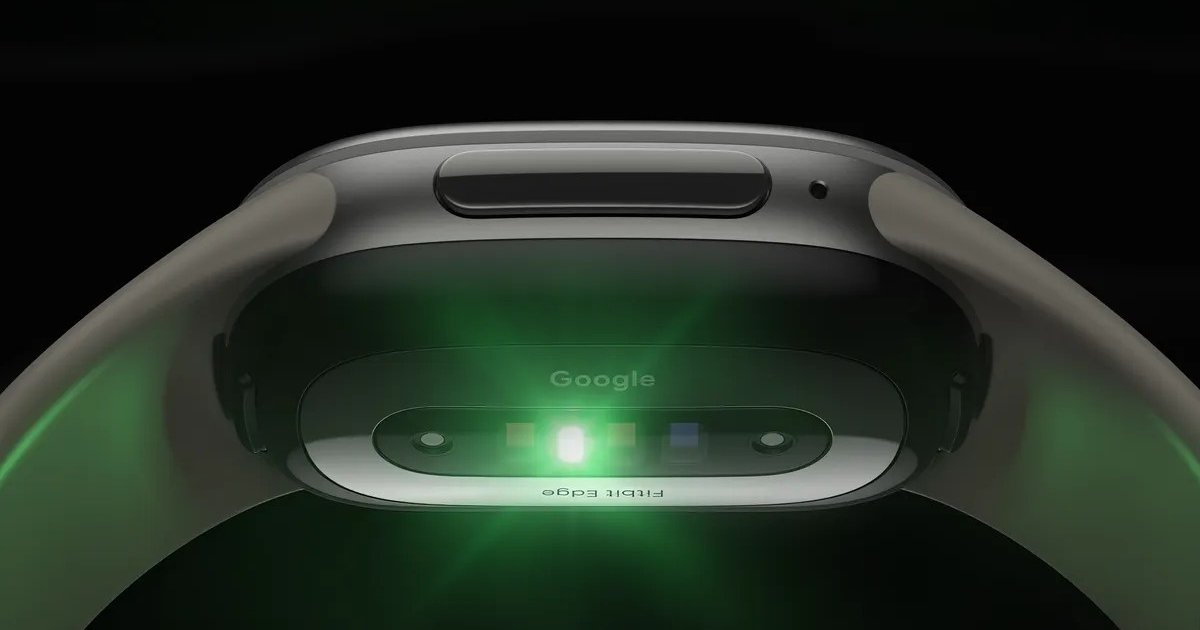 Fitbit Edge ajunge în magazine: brățara Google cu GPS, ECG și baterie pe care o poți înlocui. Cât costă în România, ce poate și ce funcții cer abonament