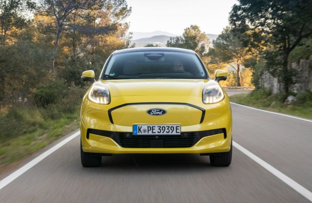 Ford Puma Gen-E din față, în mers