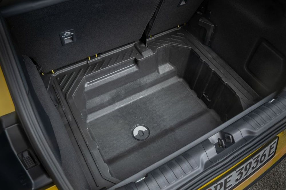 GigaBox-ul Ford Puma Gen-E, cavitatea adâncă din portbagaj cu buson de scurgere