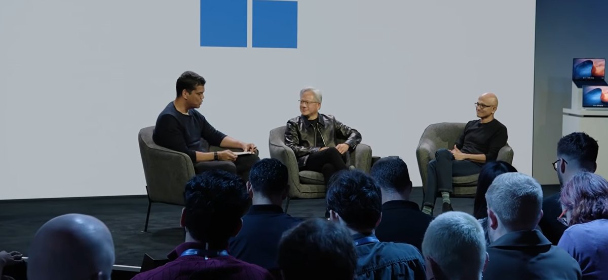 Pavan Davuluri, Jensen Huang și Satya Nadella în discuție pe scena evenimentului Microsoft din San Francisco