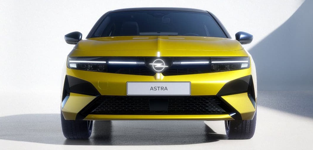 Fața Opel Astra facelift, cu grila Vizor și logo Opel Blitz