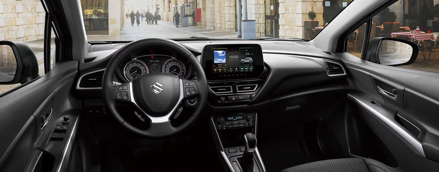 Interiorul Suzuki S-Cross, cu volan și ecran central tactil