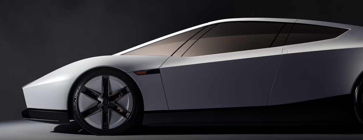 Profilul lateral al noului Tesla Roadster, alb, cu geamuri fumurii și jante cu spițe subțiri